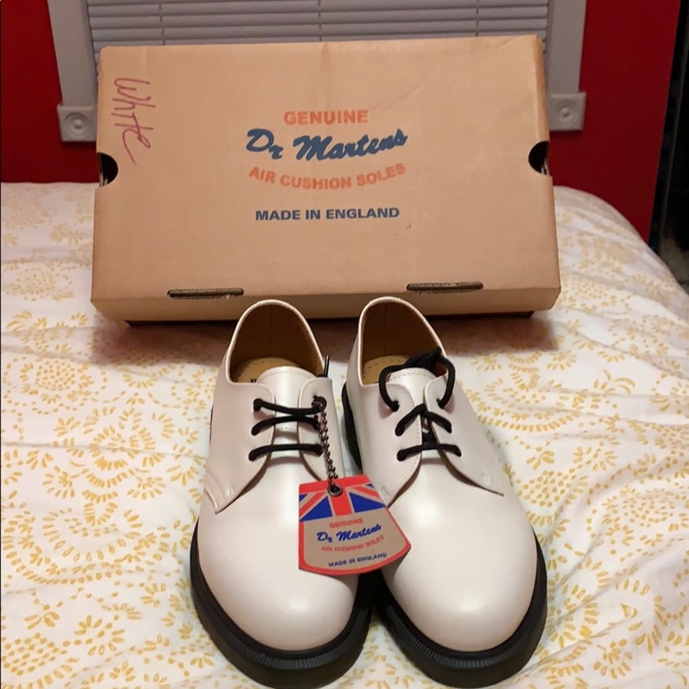 genuine dr martens air cushion soles made: England